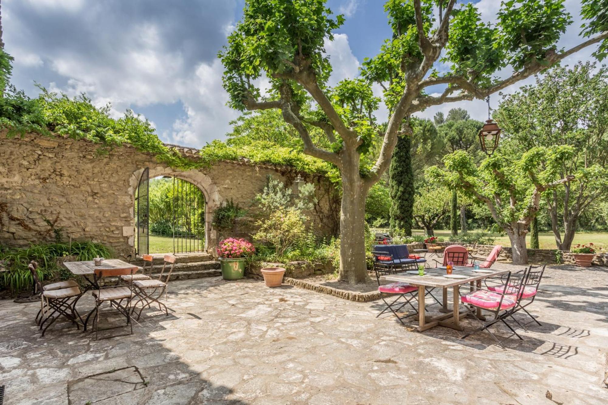 La Maison Des Artistes Ménerbes Esterno foto